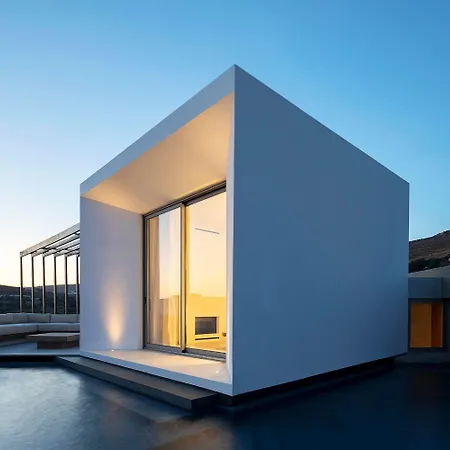 Pnoes Villa *